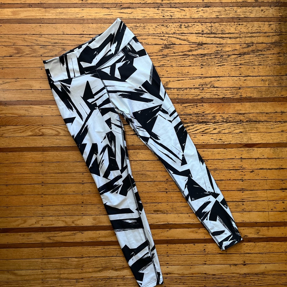 Nike Dri-Fit Graphic Black and White Print Leggings